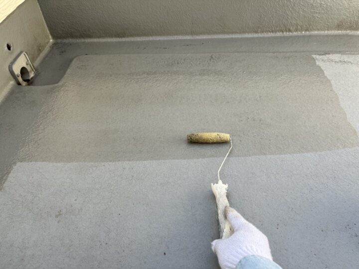 ベランダ床下塗り工事