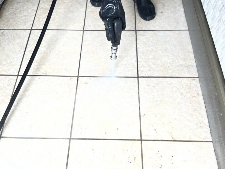 玄関タイル高圧洗浄