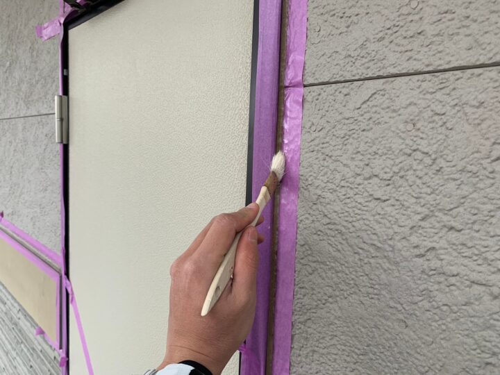 開口部廻りシーリング専用プライマ－塗布