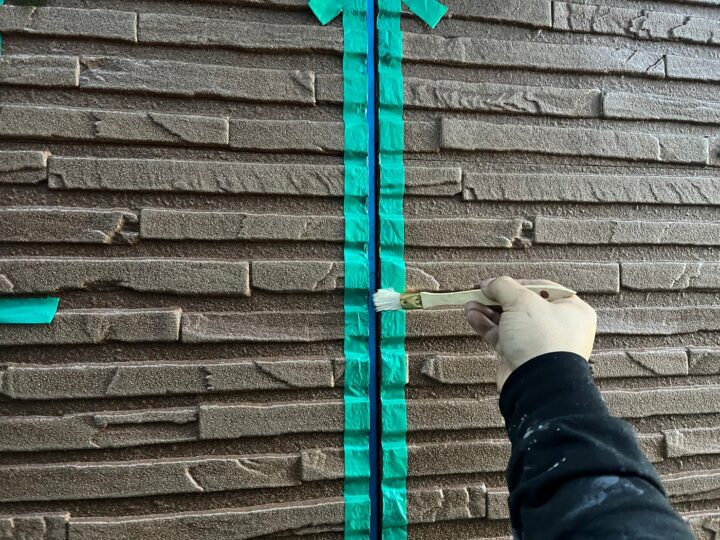 外壁板間シーリング専用プライマ－塗布