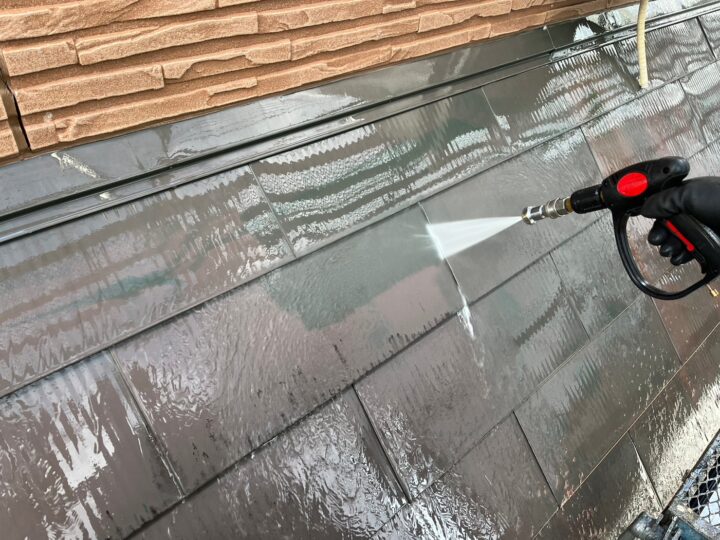 下屋根高圧洗浄工事