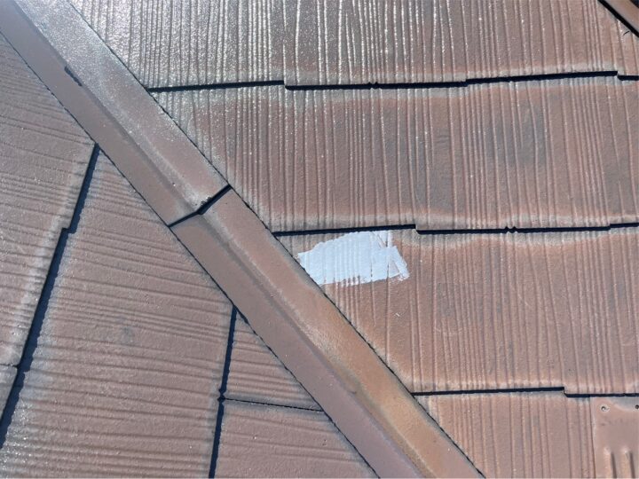 屋根材ひび割れ補修施工後
