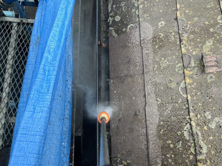 雨樋内部高圧洗浄工事