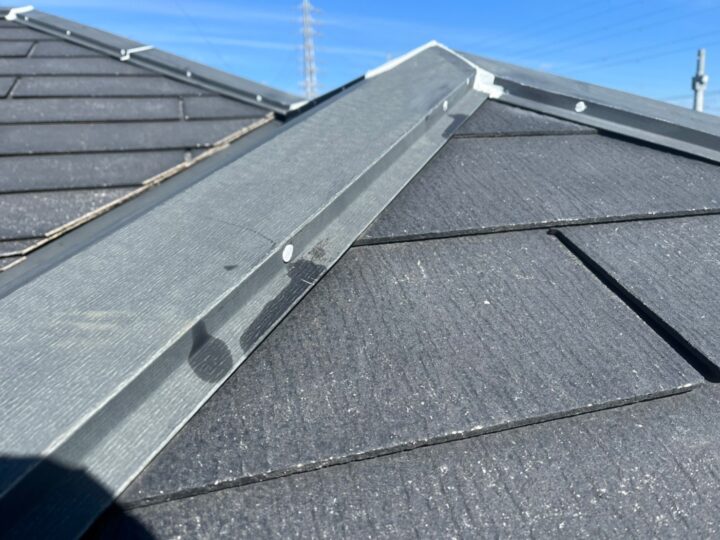 屋根板金玉打ちシール施工後