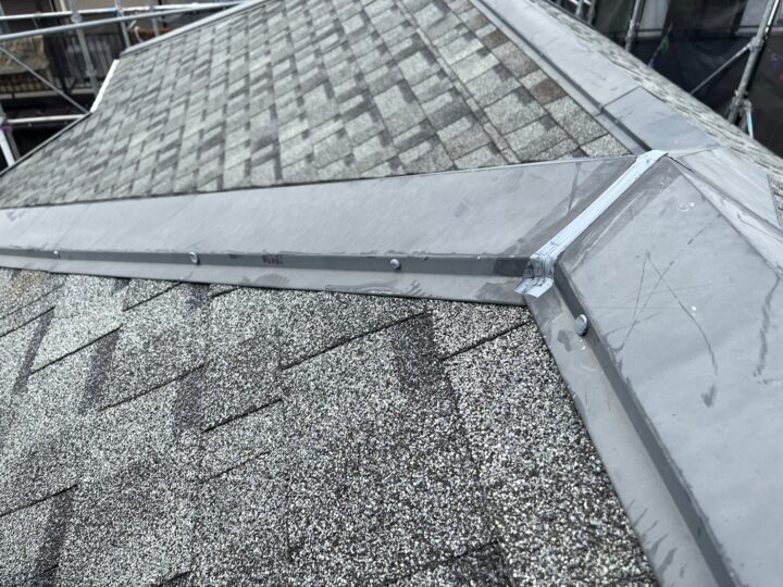 屋根板金玉打ちシーリング施工後