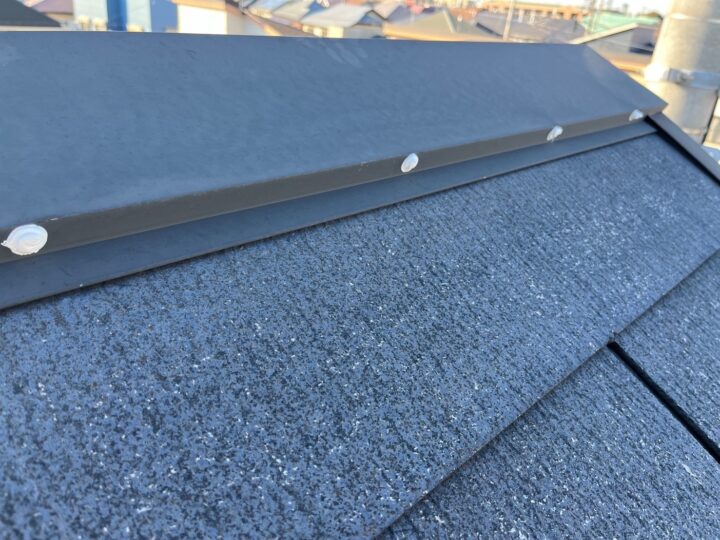 屋根板金玉打ちシーリング施工後