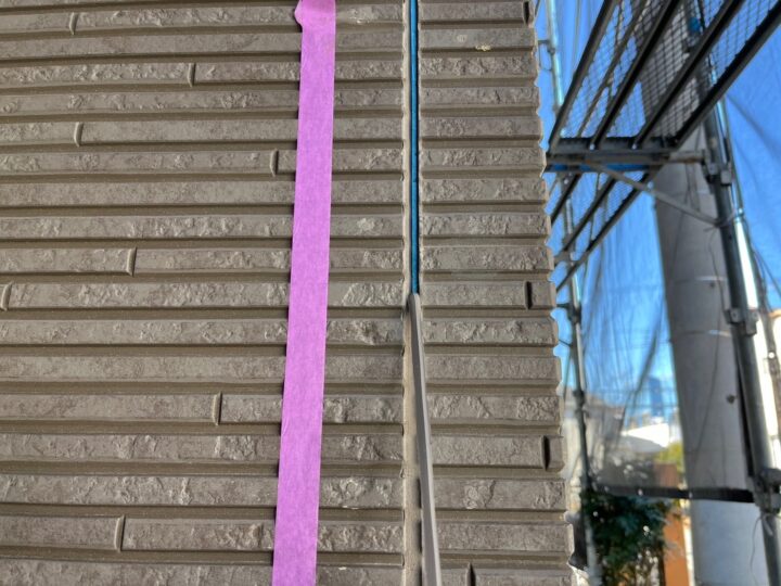 外壁板間シーリング撤去作業中