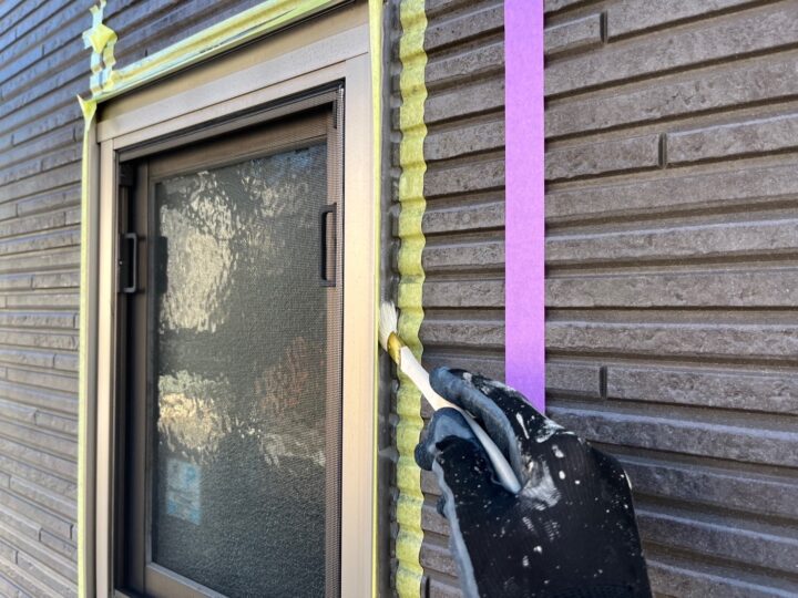 開口部廻りシ－リング専用プライマ－塗布