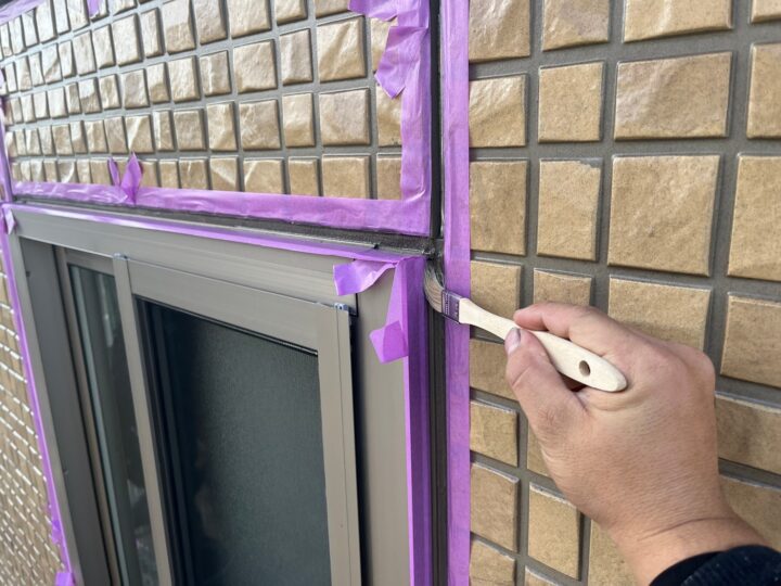 開口部廻りシーリング専用プライマ－塗布