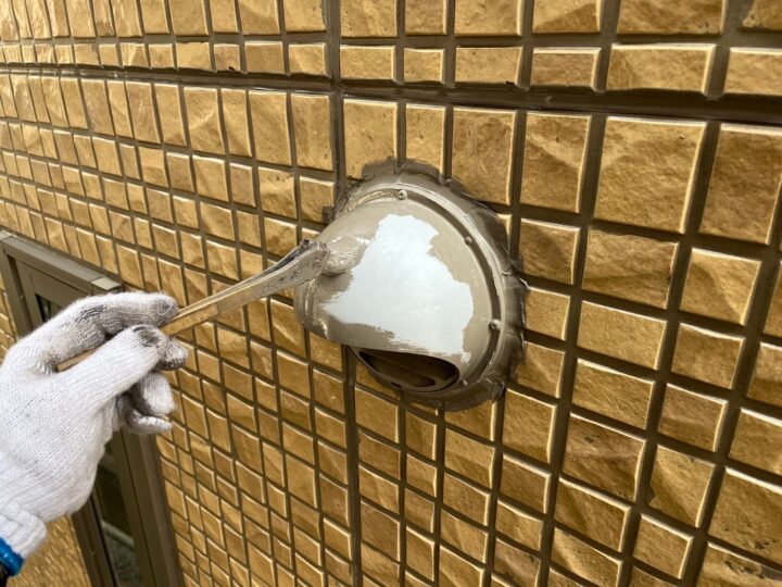 換気フ－ド中塗り工事