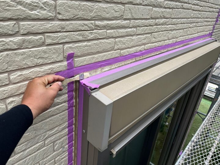 開口部廻りシーリング専用プライマ－塗布