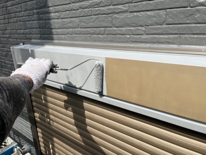 シャッターボックス下塗り工事