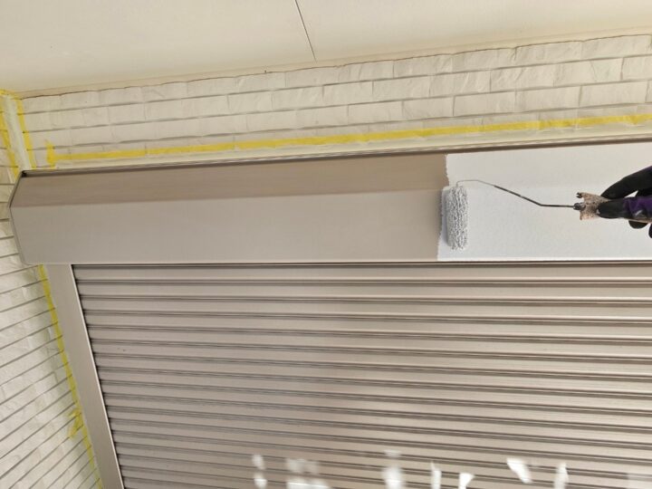 シャッターボックス下塗り工事