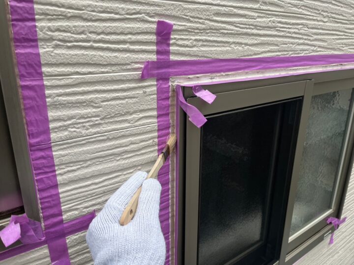 開口部廻りシーリング専用プライマ－塗布
