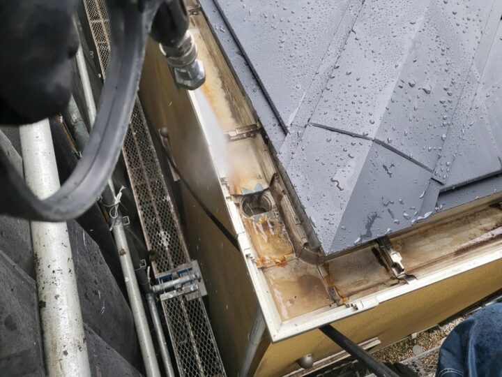 雨樋内部高圧洗浄工事
