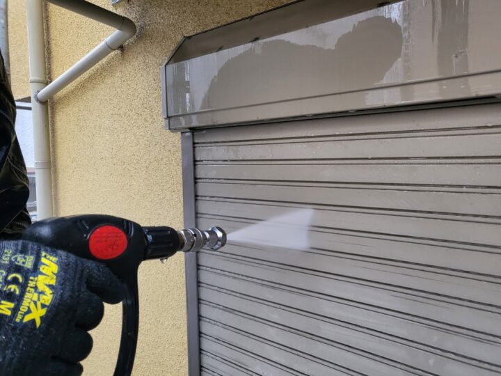 シャッタースラット高圧洗浄工事