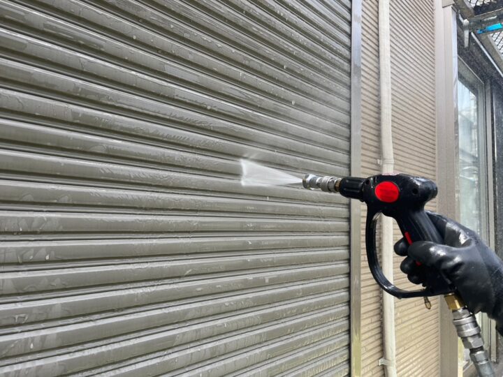 シャッタースラット高圧洗浄工事