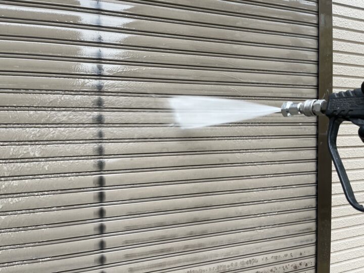 シャッタ－スラット高圧洗浄工事