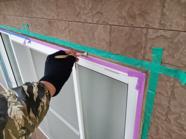 開口部シーリング専用プライマ－塗布