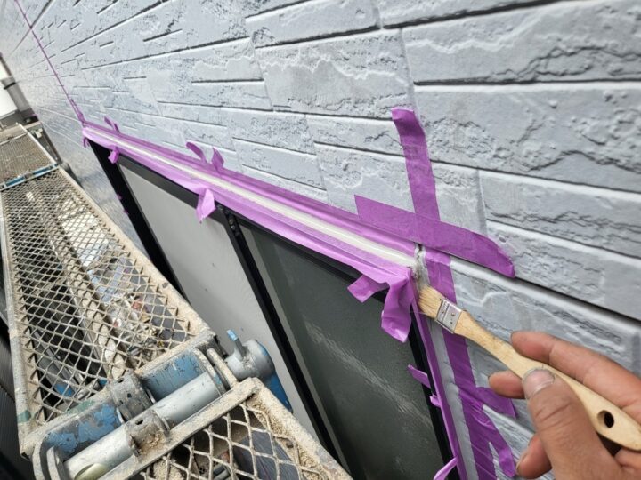 開口部シーリング専用プライマ－塗布