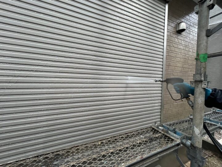 シャッタースラット高圧洗浄工事