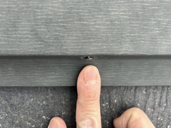 屋根板金釘打ち補修施工前
