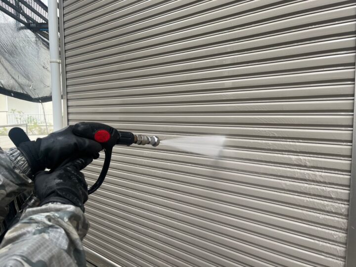 シャッタースラット高圧洗浄工事