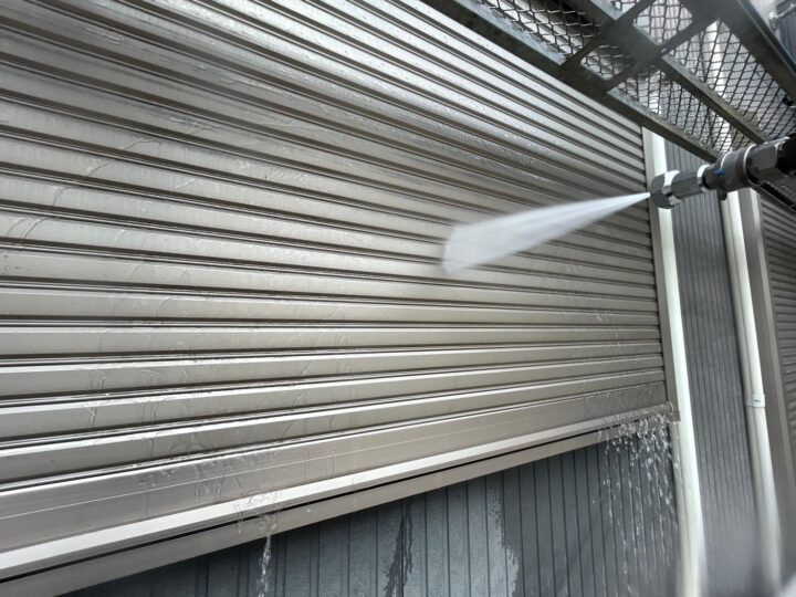 シャッタースラット高圧洗浄工事
