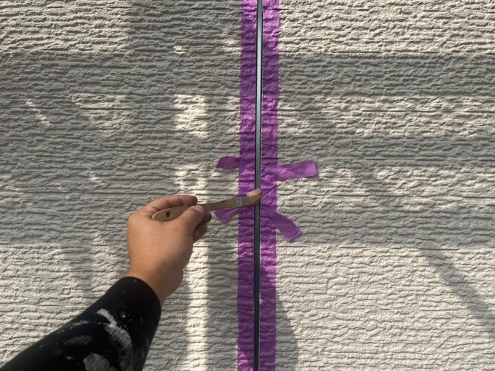 外壁板間シ－リング専用プライマ－塗布