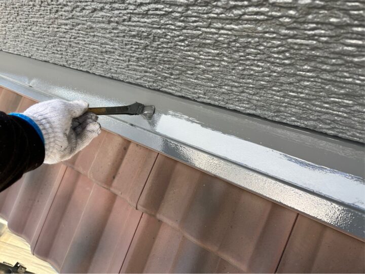 雨押え板金中塗り工事