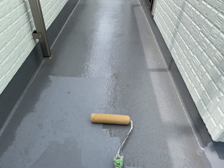 ベランダ床下塗り工事