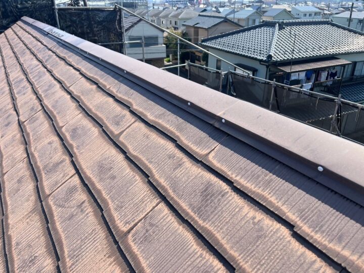 屋根板金釘打ち・シーリング完了全景