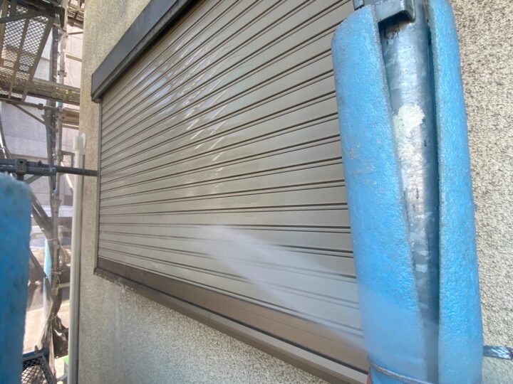 シャッタースラット部分高圧洗浄