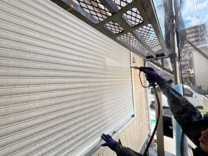 シャッタースラット部分高圧洗浄工事