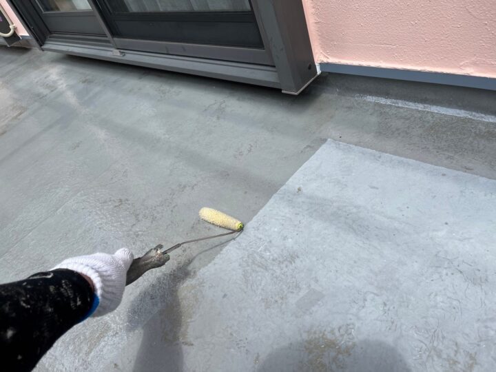 ベランダ床下塗り工事