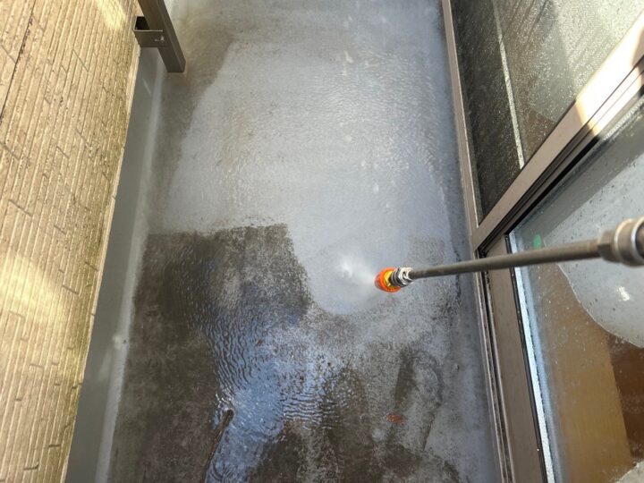 ベランダ床高圧洗浄工事