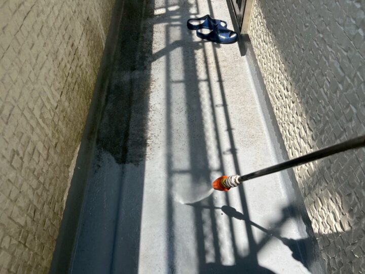 ベランダ床高圧洗浄工事