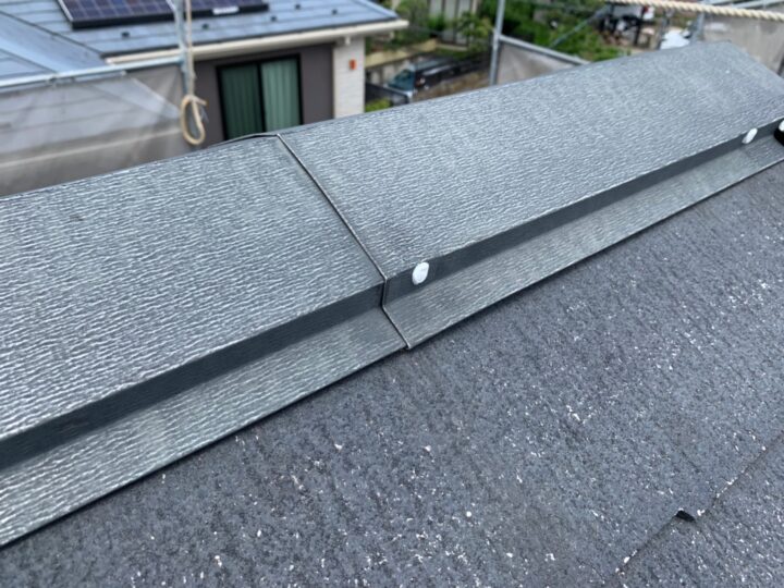 屋根板金玉打ちシ－リング施工完了全景