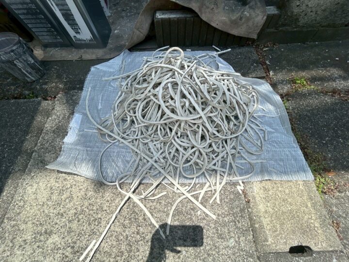 外壁板間シーリング撤去完了全景