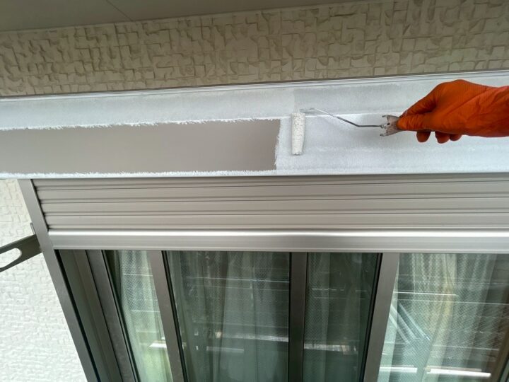 シャッタ-ボックス下塗り工事