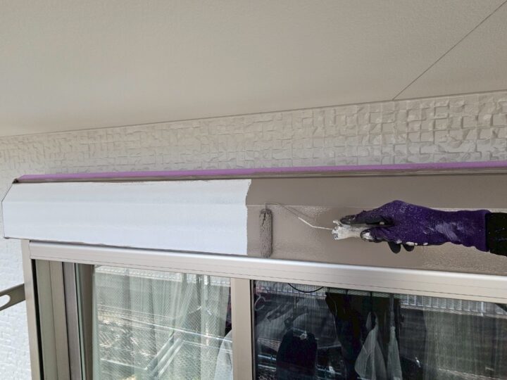 シャッタ-ボックス中塗り工事