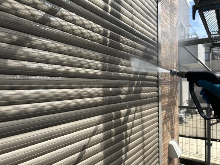 シャッタースラット部分高圧洗浄