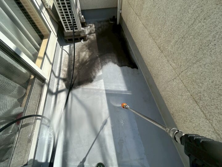 ベランダ床高圧洗浄工事