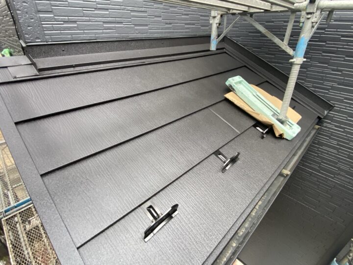 下屋根完了全景