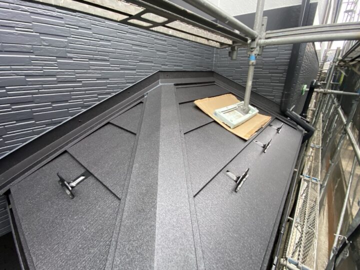 下屋根完了全景