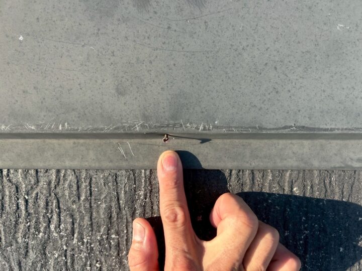 屋根板金釘打ち作業施工前