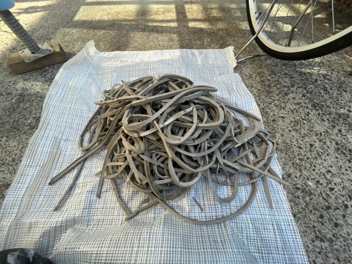 外壁板間シーリング撤去完了全景