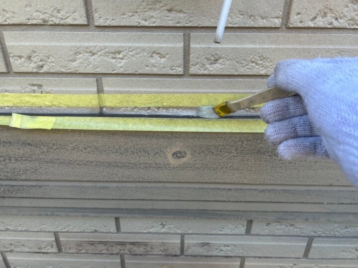 外壁入隅シ－リング専用プライマ－塗布