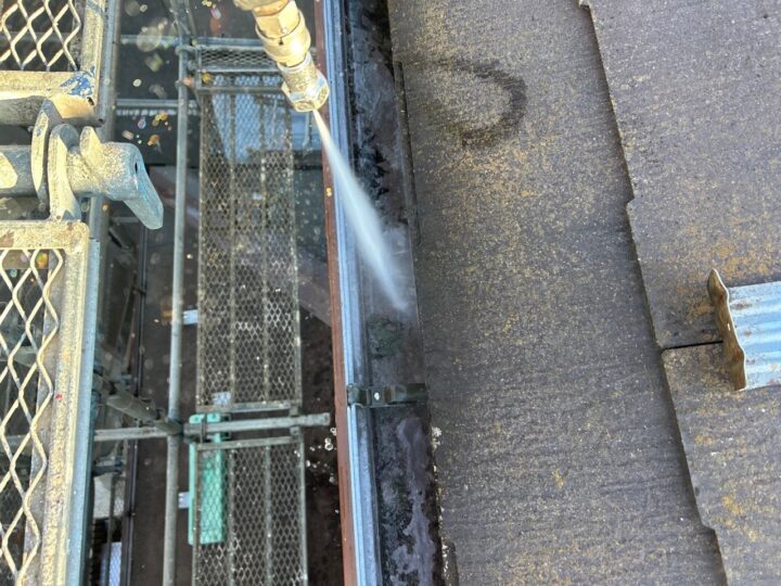 雨樋内部高圧洗浄工事