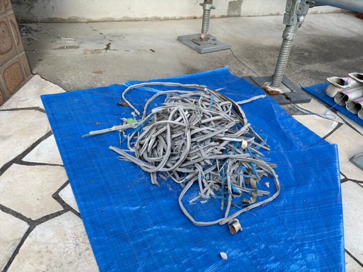 外壁板間シーリング撤去完了全景